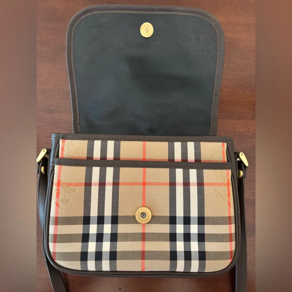 Burberry Nova Check Canvas and Brown Leather Shoulder Bag - Picture 3 of 11
